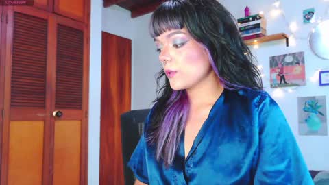 Em  please help me reach 100 thumbs up 3 online show from 01.17.25