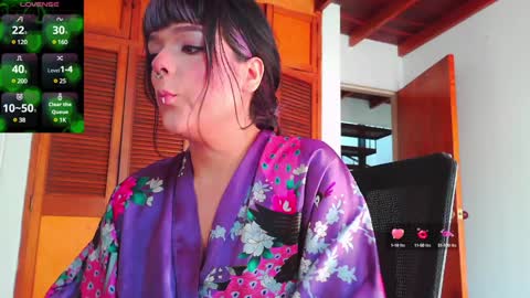 Em  please help me reach 100 thumbs up 3 online show from 01.19.25