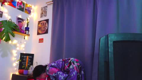 Em  please help me reach 100 thumbs up 3 online show from 01.21.25