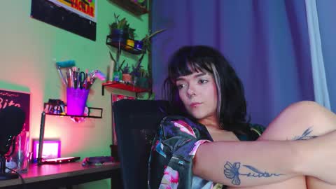 Em  please help me reach 100 thumbs up 3 online show from 10.09.25