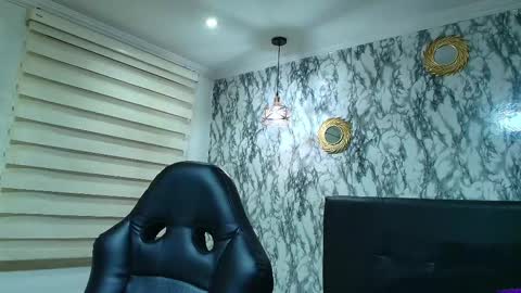 Snapshot of naughty_kittenm chatting on 02.28.25 Kitten online show from 02.28.25