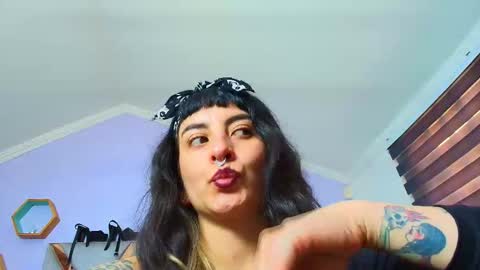 Snapshot of naughty_kittenm chatting on 10.08.25 Kitten online show from 10.08.25