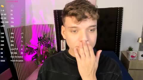 Snapshot of naughty_twink_ chatting on 10.09.25 Noah online show from 10.09.25