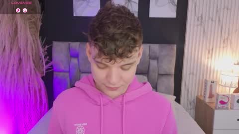 Snapshot of naughty_twink_ chatting on 10.12.25 Noah online show from 10.12.25