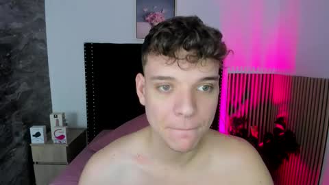 Snapshot of naughty_twink_ chatting on 11.05.25 Noah online show from 11.05.25