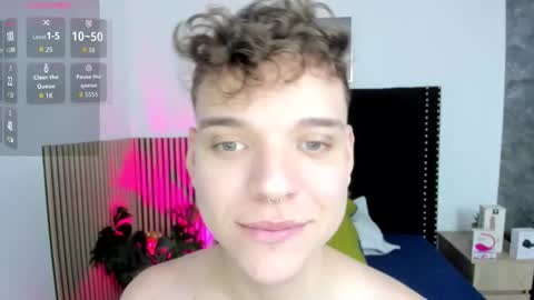 Snapshot of naughty_twink_ chatting on 11.08.25 Noah online show from 11.08.25