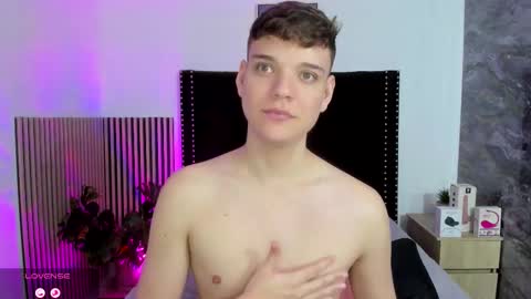 Snapshot of naughty_twink_ chatting on 12.04.25 Noah online show from 12.04.25