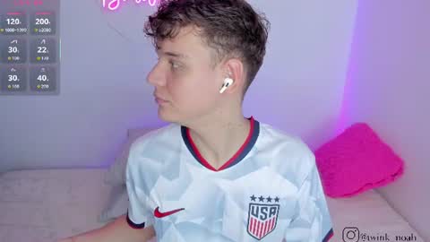 Snapshot of naughty_twink_ chatting on 06.26.26 Noah online show from 06.26.26