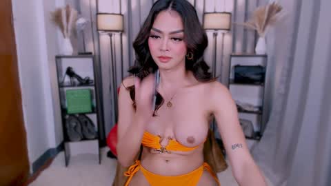 Snapshot of naughtyaurora69 chatting on 01.25.25 NaughtyAurora online show from 01.25.25