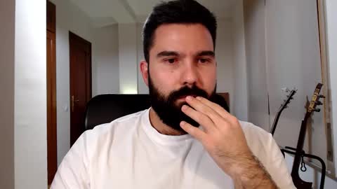 Snapshot of naughtybear_69 chatting on 11.01.25 Tom online show from 11.01.25