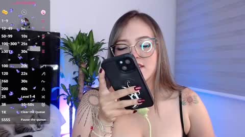 LANAindependent model online show from 12.23.24