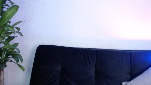 LANAindependent model online show from 01.29.25