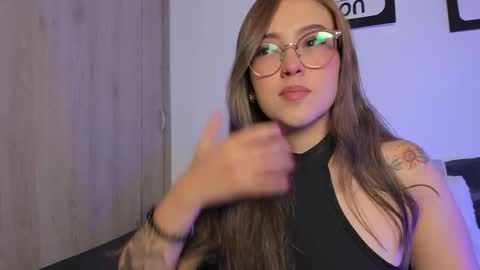 LANAindependent model online show from 09.27.25