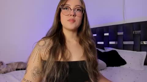 LANAindependent model online show from 12.02.25