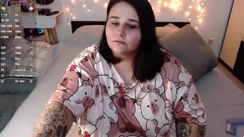 Snapshot of naughtykiss22 chatting on 09.19.25 Chris online show from 09.19.25