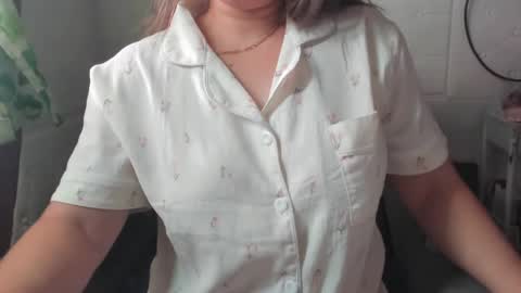 Snapshot of naughtymhavz chatting on 06.15.26 marvie mhavz online show from 06.15.26