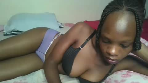 Snapshot of naughtysweetpie chatting on 04.18.26 naughty online show from 04.18.26