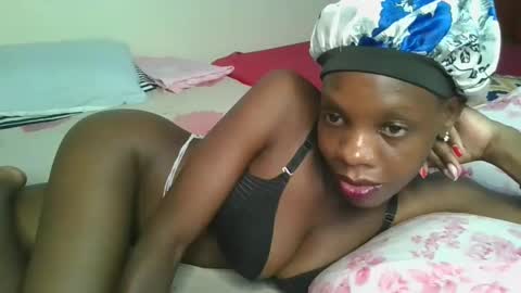 Snapshot of naughtysweetpie chatting on 04.18.26 naughty online show from 04.18.26