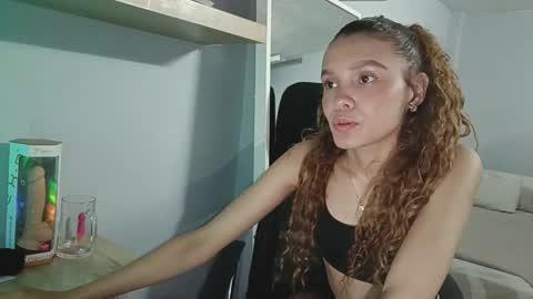 Snapshot of naugthtycurls chatting on 09.27.25 Arantxa online show from 09.27.25