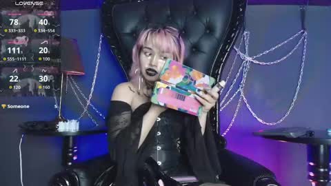 Snapshot of navier__ chatting on 04.28.26 Navier online show from 04.28.26