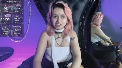 Snapshot of navier__ chatting on 05.10.26 Navier online show from 05.10.26