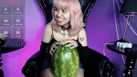 Snapshot of navier__ chatting on 05.16.26 Navier online show from 05.16.26