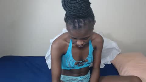 nawtylarissa_ online show from 11.28.25