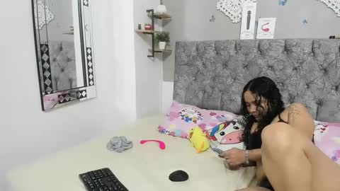 Snapshot of nay_and_aleja chatting on 12.04.24 nay_and_aleja online show from 12.04.24