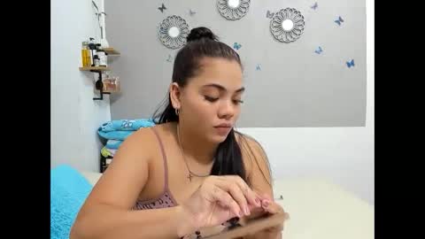 Snapshot of nay_and_aleja chatting on 09.16.25 nay_and_aleja online show from 09.16.25