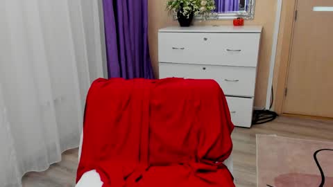 Snapshot of nayanoirx chatting on 04.12.26 Eliza online show from 04.12.26