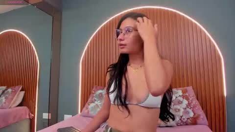 Naye  online show from 11.21.25