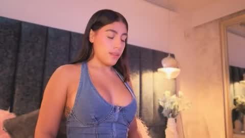 Juli  online show from 11.22.25