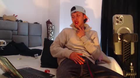 Im Nayton online show from 10.17.25