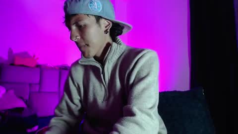 Im Nayton online show from 11.04.25