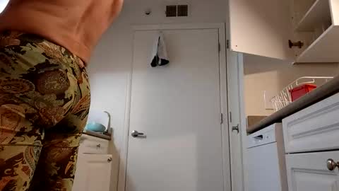 Snapshot of needsub chatting on 12.23.25 needsub online show from 12.23.25