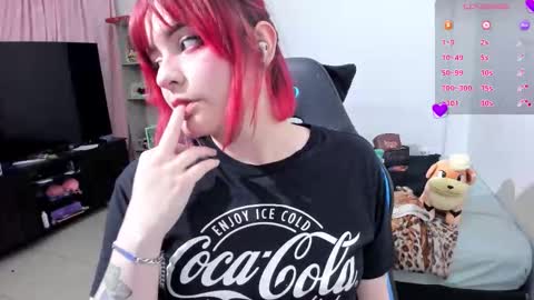 Snapshot of neeko_lol_ chatting on 09.26.25 Geek Nicole im Neeko UwU online show from 09.26.25