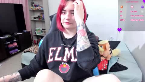 Snapshot of neeko_lol_ chatting on 10.01.25 Geek Nicole im Neeko UwU online show from 10.01.25