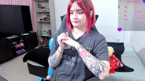 Snapshot of neeko_lol_ chatting on 10.02.25 Geek Nicole im Neeko UwU online show from 10.02.25