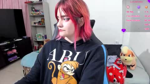 Snapshot of neeko_lol_ chatting on 10.06.25 Geek Nicole im Neeko UwU online show from 10.06.25