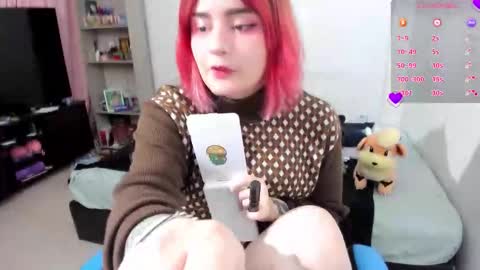 Snapshot of neeko_lol_ chatting on 10.11.25 Geek Nicole im Neeko UwU online show from 10.11.25