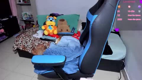 Snapshot of neeko_lol_ chatting on 10.16.25 Geek Nicole im Neeko UwU online show from 10.16.25