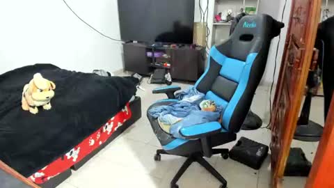 Snapshot of neeko_lol_ chatting on 06.13.26 Geek Nicole im Neeko UwU online show from 06.13.26