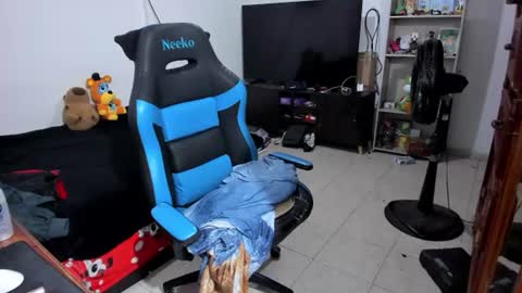 Snapshot of neeko_lol_ chatting on 06.22.26 Geek Nicole im Neeko UwU online show from 06.22.26