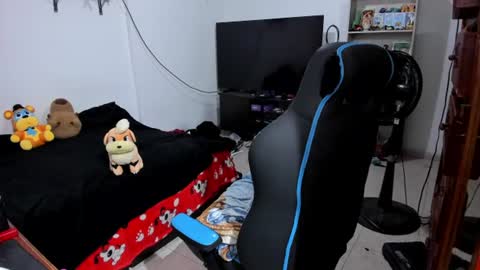 Snapshot of neeko_lol_ chatting on 06.23.26 Geek Nicole im Neeko UwU online show from 06.23.26