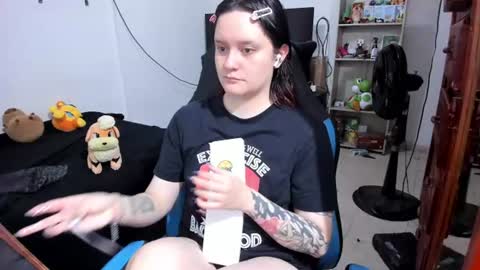 Snapshot of neeko_lol_ chatting on 06.25.26 Geek Nicole im Neeko UwU online show from 06.25.26