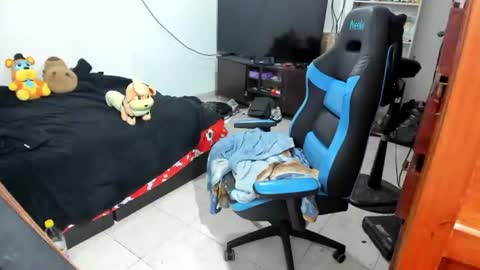 Snapshot of neeko_lol_ chatting on 06.29.26 Geek Nicole im Neeko UwU online show from 06.29.26