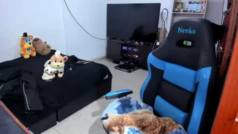 Snapshot of neeko_lol_ chatting on 07.07.26 Geek Nicole im Neeko UwU online show from 07.07.26