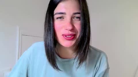 Neferutt online show from 11.05.25