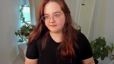 Snapshot of neko_moor chatting on 09.17.25 neko_moor online show from 09.17.25