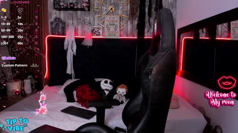 Snapshot of nekomisaki chatting on 01.13.25 Miah online show from 01.13.25